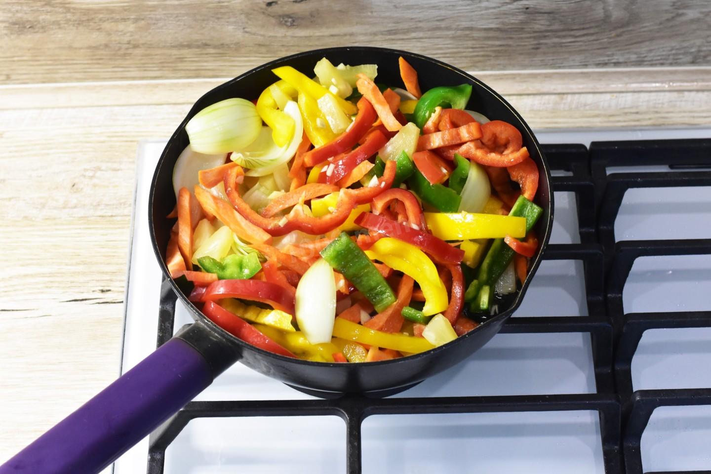 Шаг 11 приготовления Курица с овощами в соусе кисло сладком