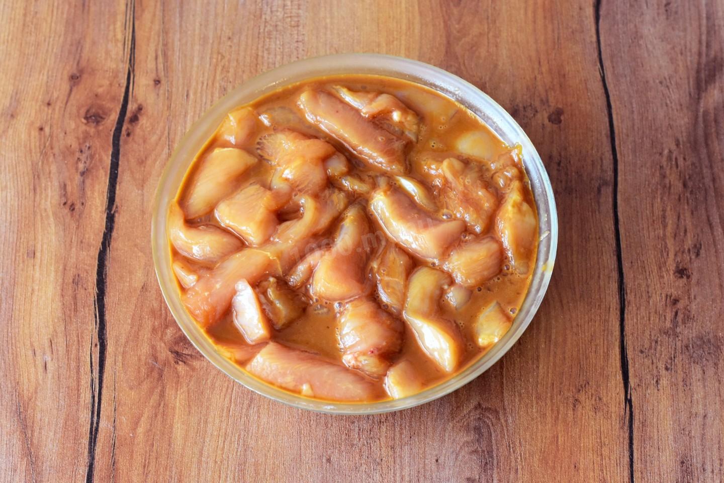 Шаг 3 приготовления Курица с овощами в соусе кисло сладком