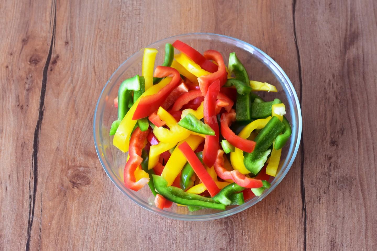 Шаг 4 приготовления Курица с овощами в соусе кисло сладком