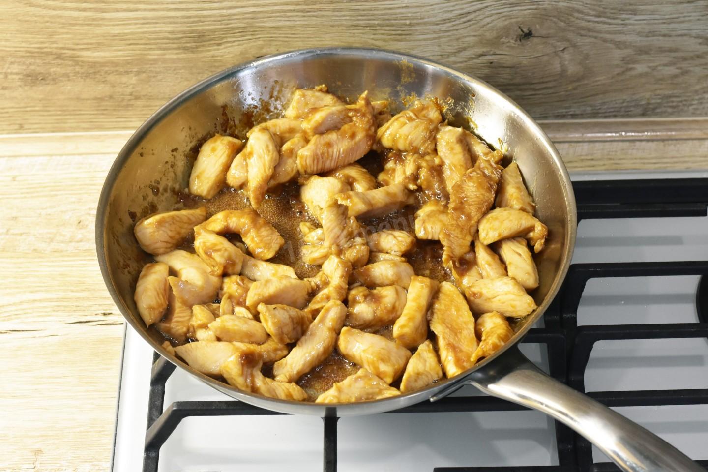 Шаг 9 приготовления Курица с овощами в соусе кисло сладком