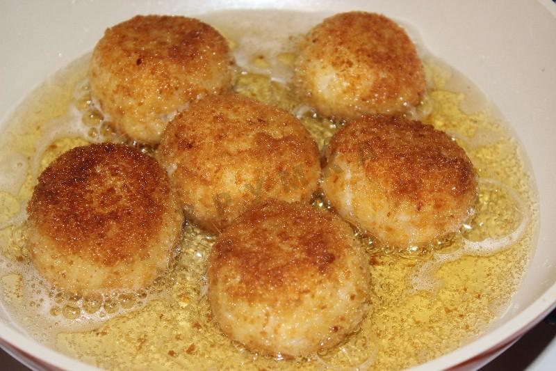 Шаг 5 приготовления Аранчини - рисовые шарики с мясной начинкой