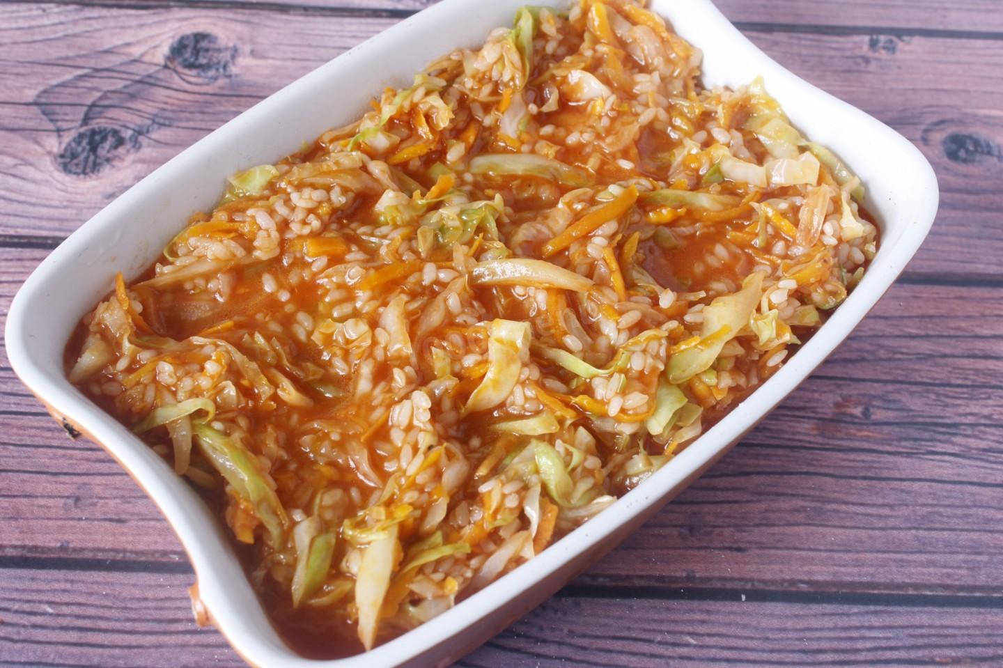 Шаг 4 приготовления Рис с капустой в духовке
