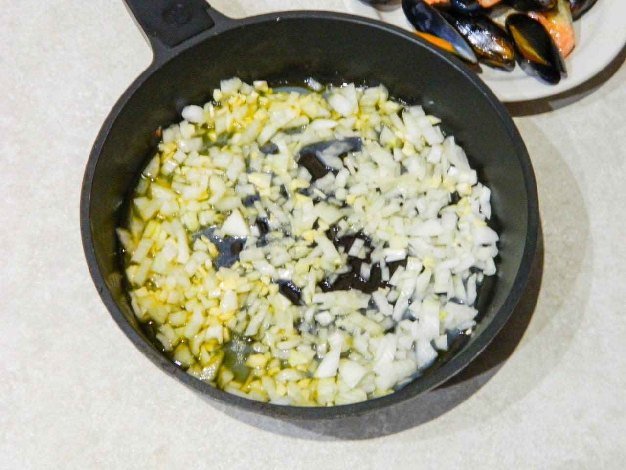 Шаг 5 приготовления Испанская паэлья с морепродуктами классическая