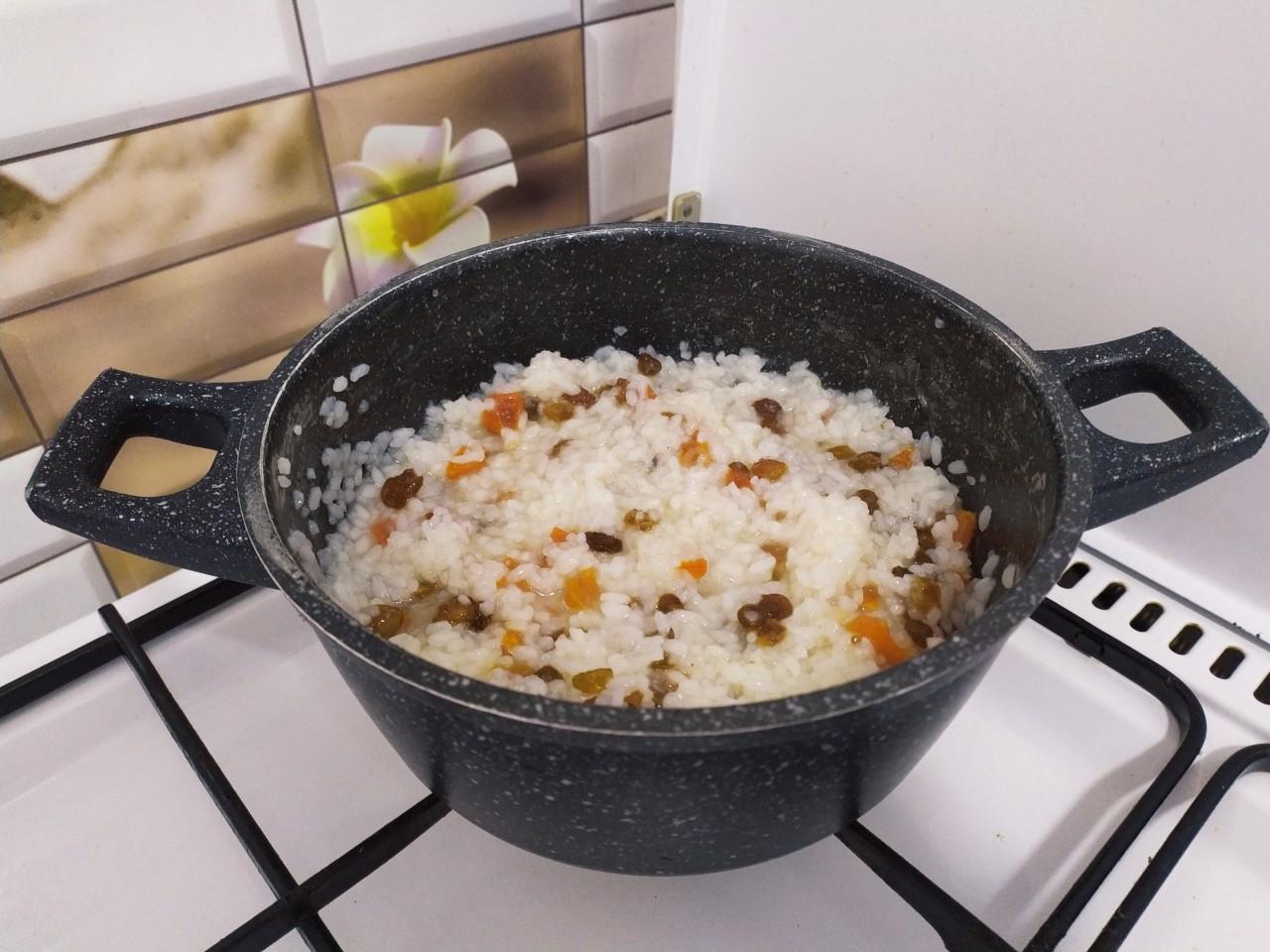 Шаг 8 приготовления Кутья из риса с изюмом и медом