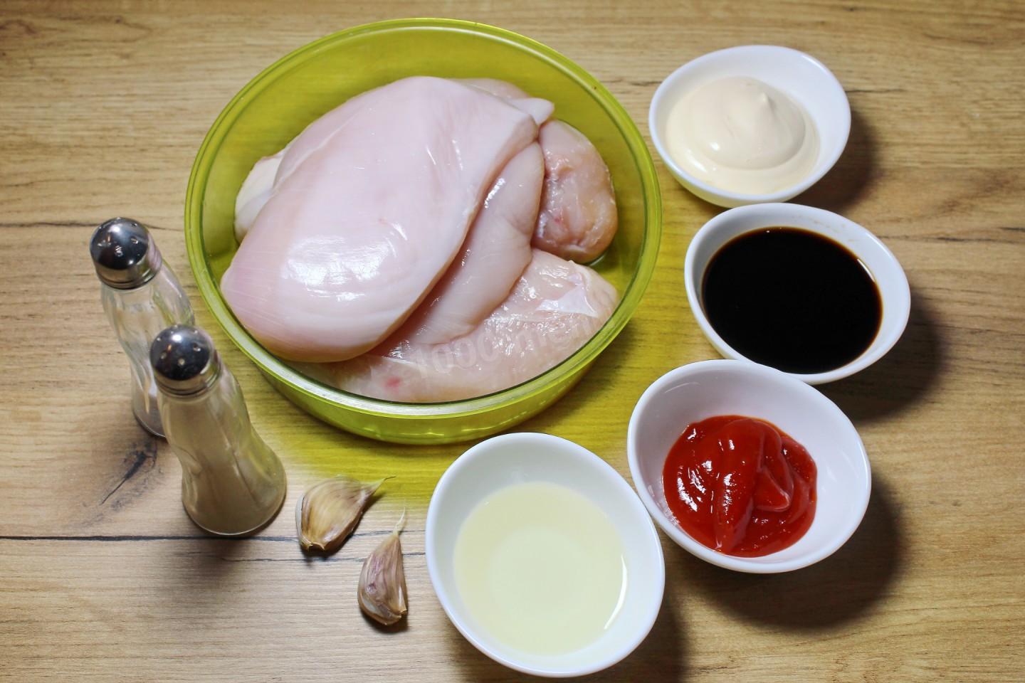 Шаг 1 приготовления Куриные грудки с майонезом на сковороде