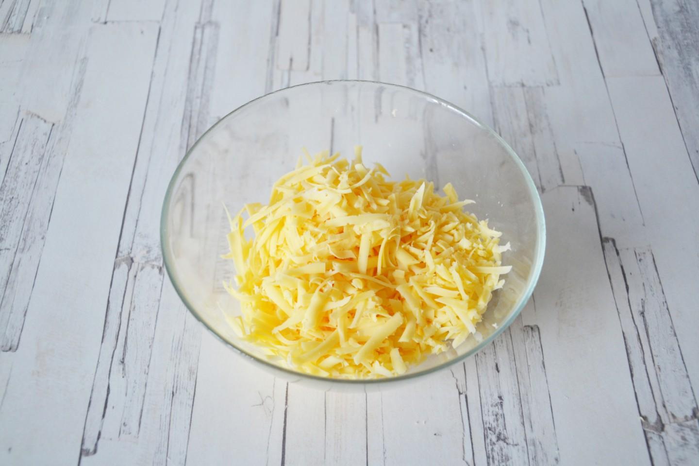 Шаг 7 приготовления Чебуреки с сыром