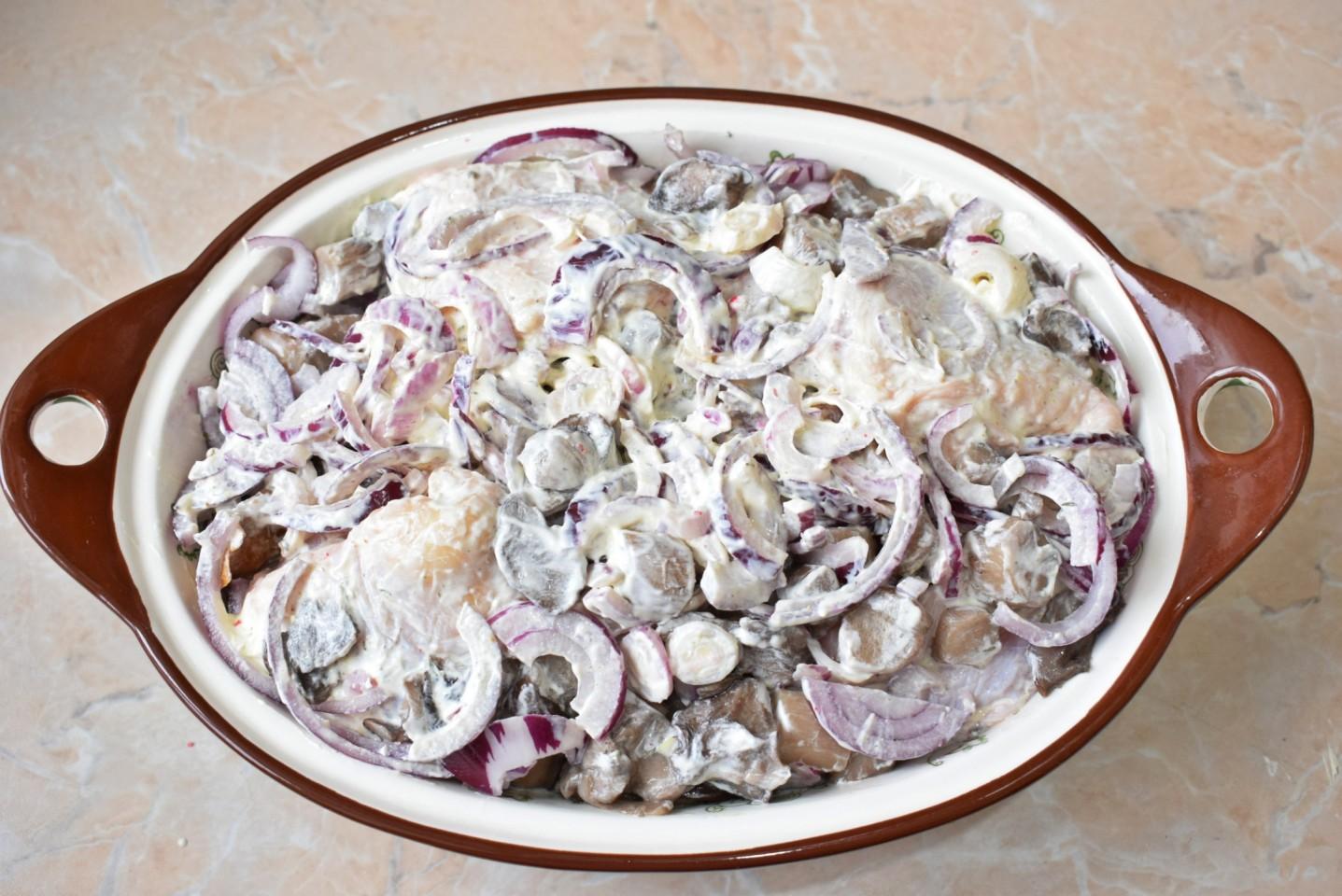 Шаг 5 приготовления Курица в сметанном соусе в духовке