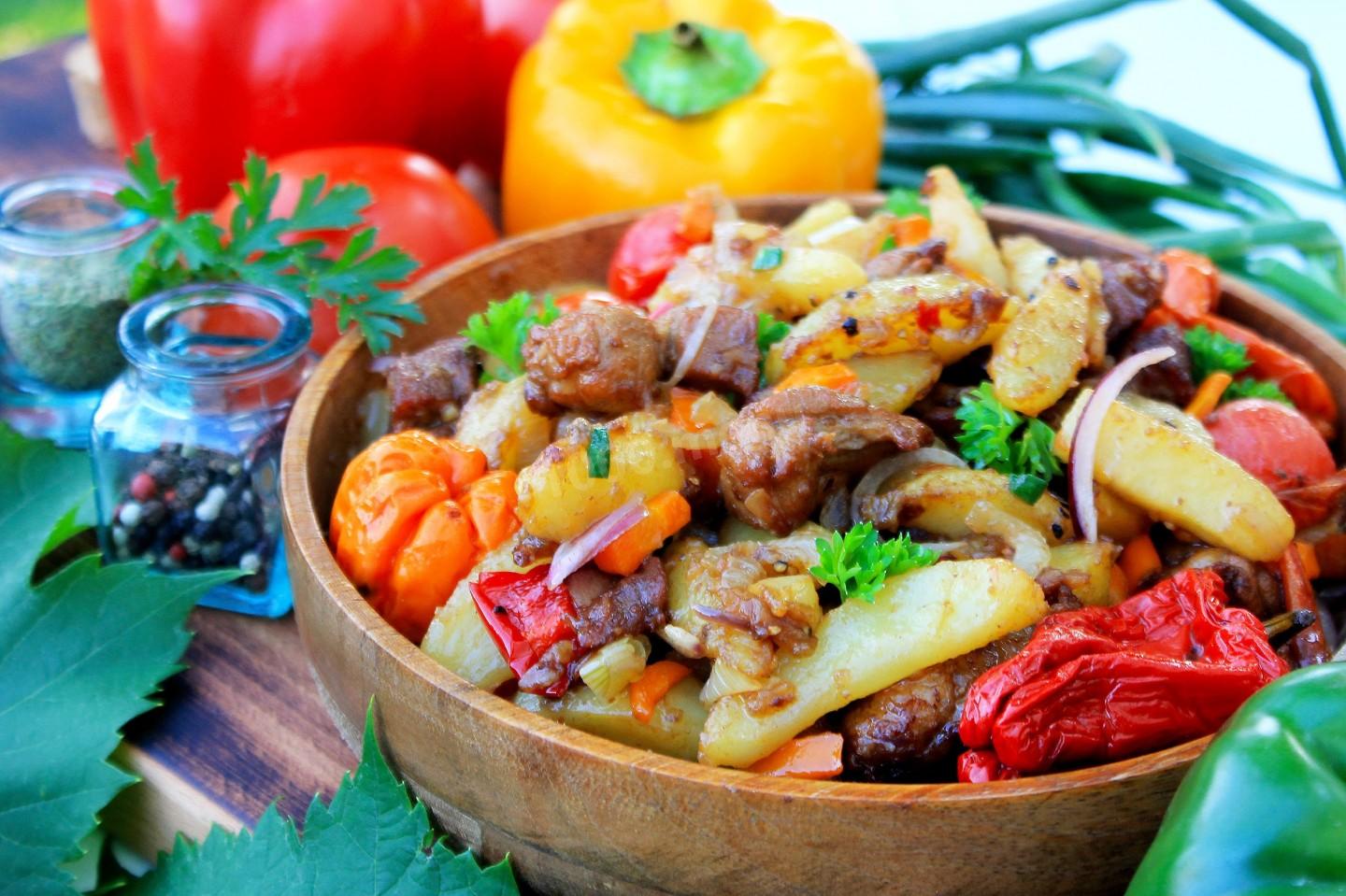 Шаг 23 приготовления Картошка с мясом на костре в казане