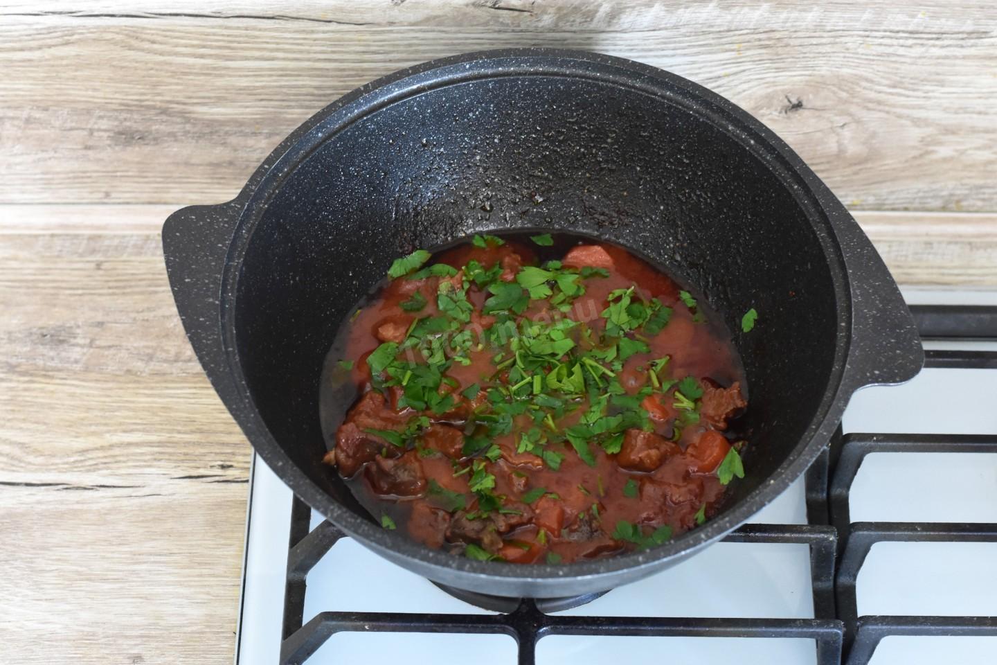 Шаг 11 приготовления Тушеное мясо в казане