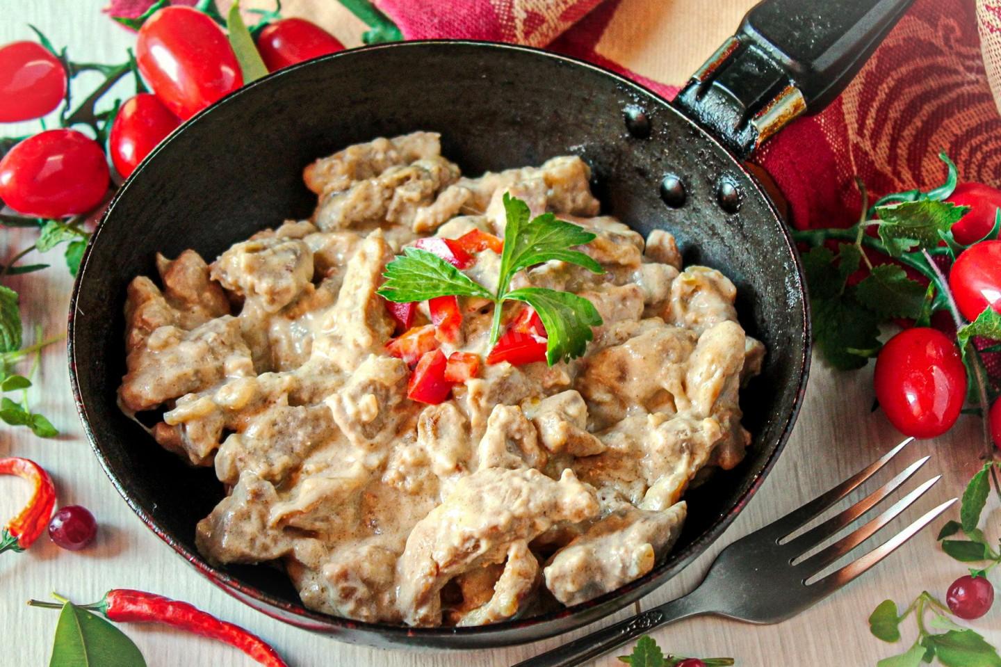 Обложка рецепта Мясо тушеное в сметане - в сметанном соусе