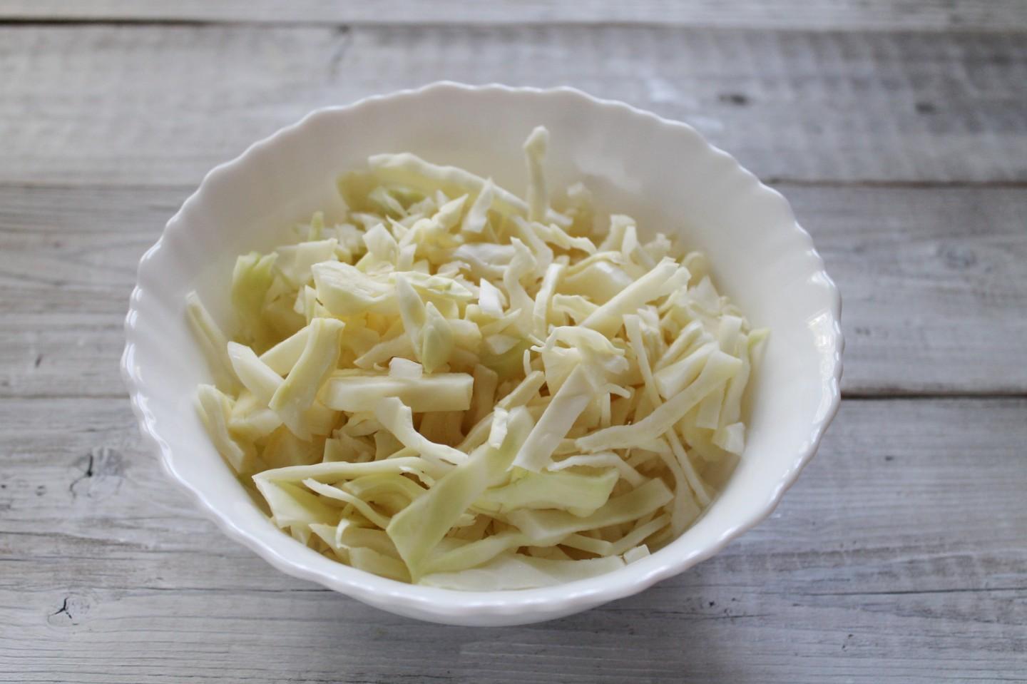 Шаг 5 приготовления рагу с курицей, картошкой и капустой овощное