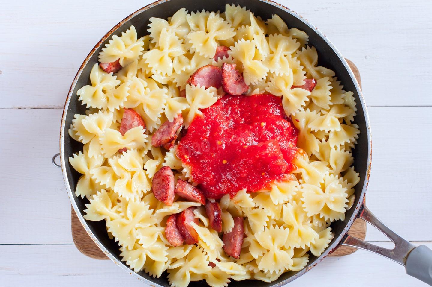 Шаг 4 приготовления Макароны с колбасой