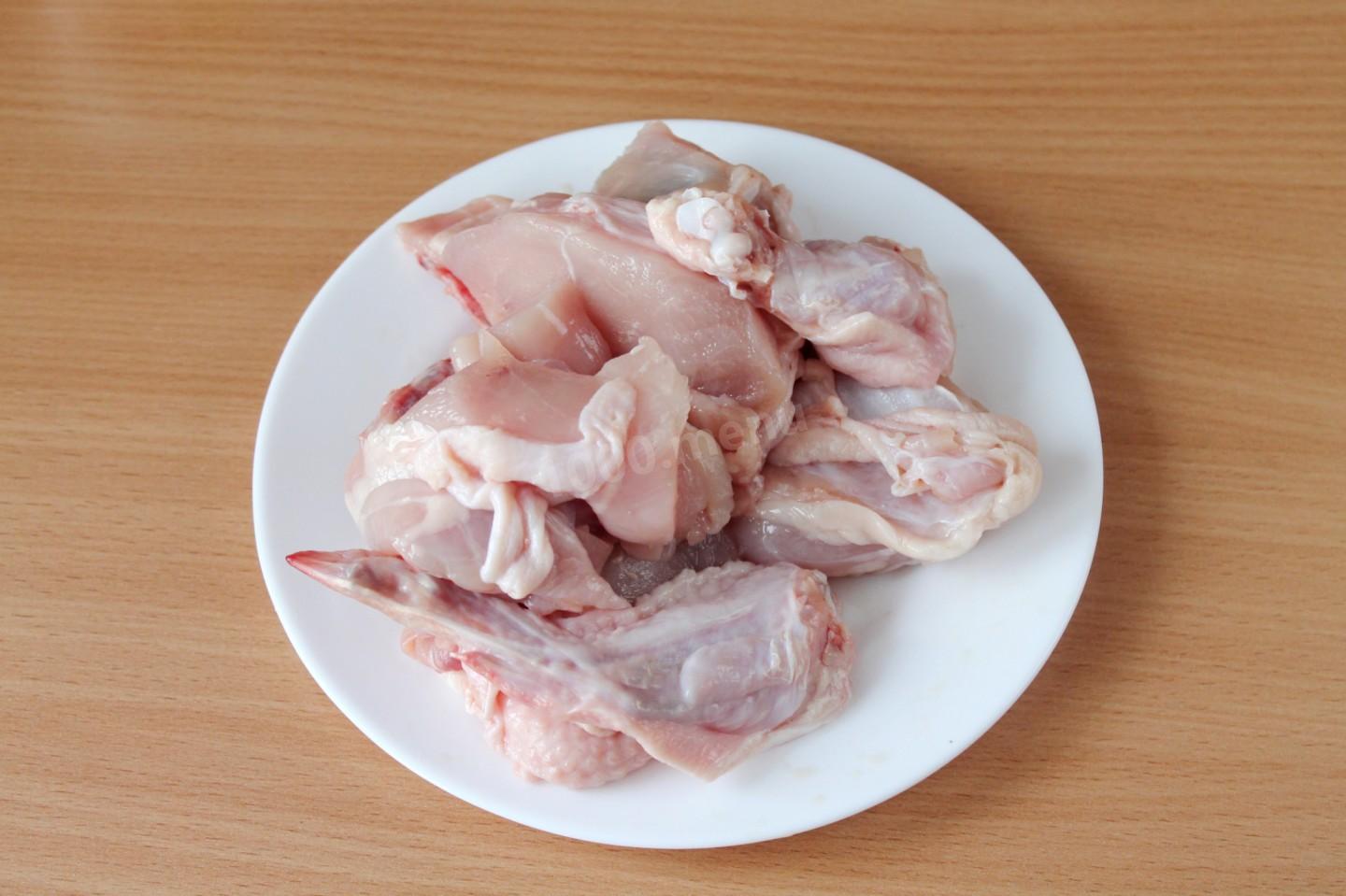 Шаг 2 приготовления Тушеная курица на сковороде