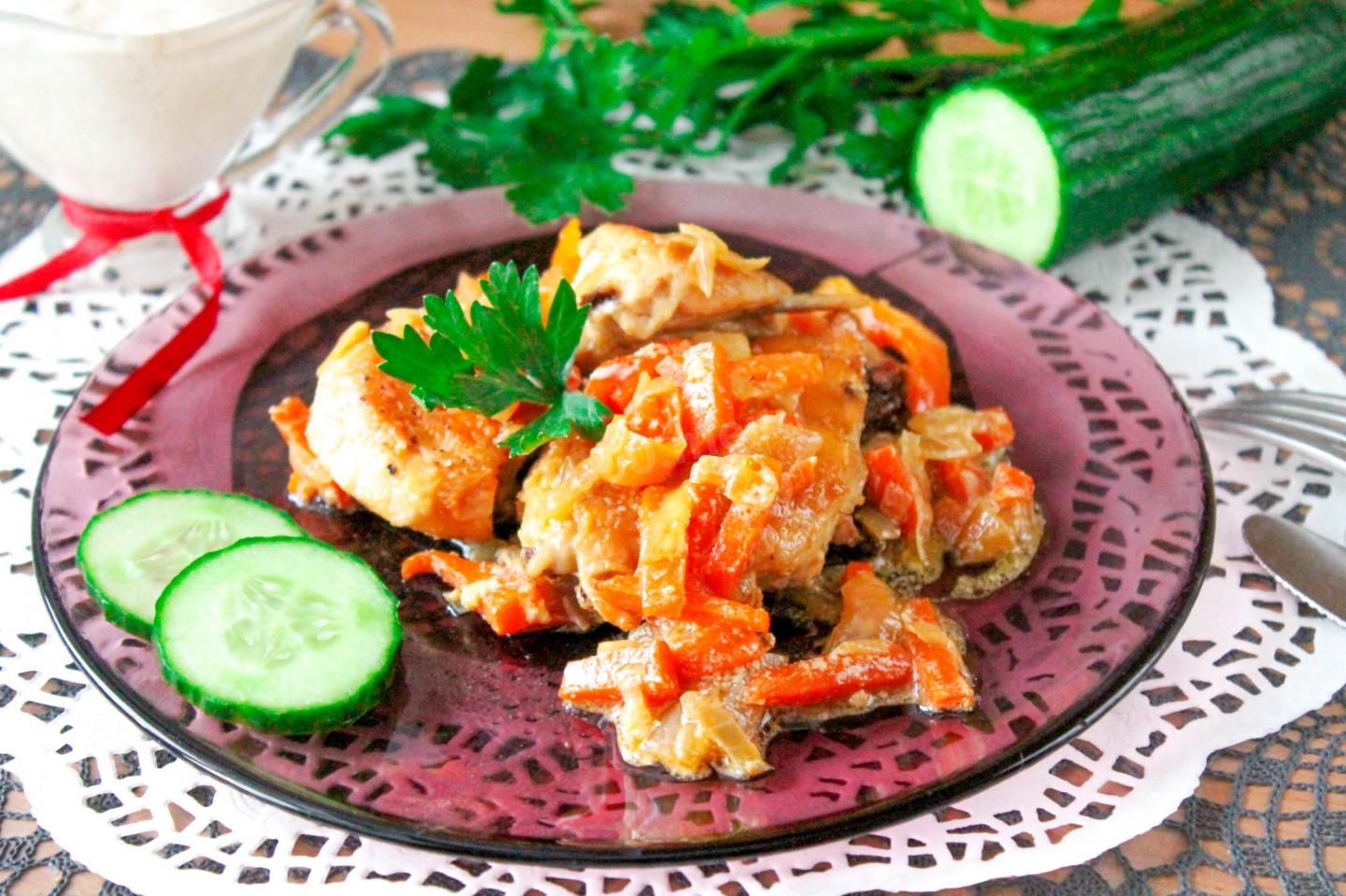 Обложка рецепта Тушеная курица на сковороде