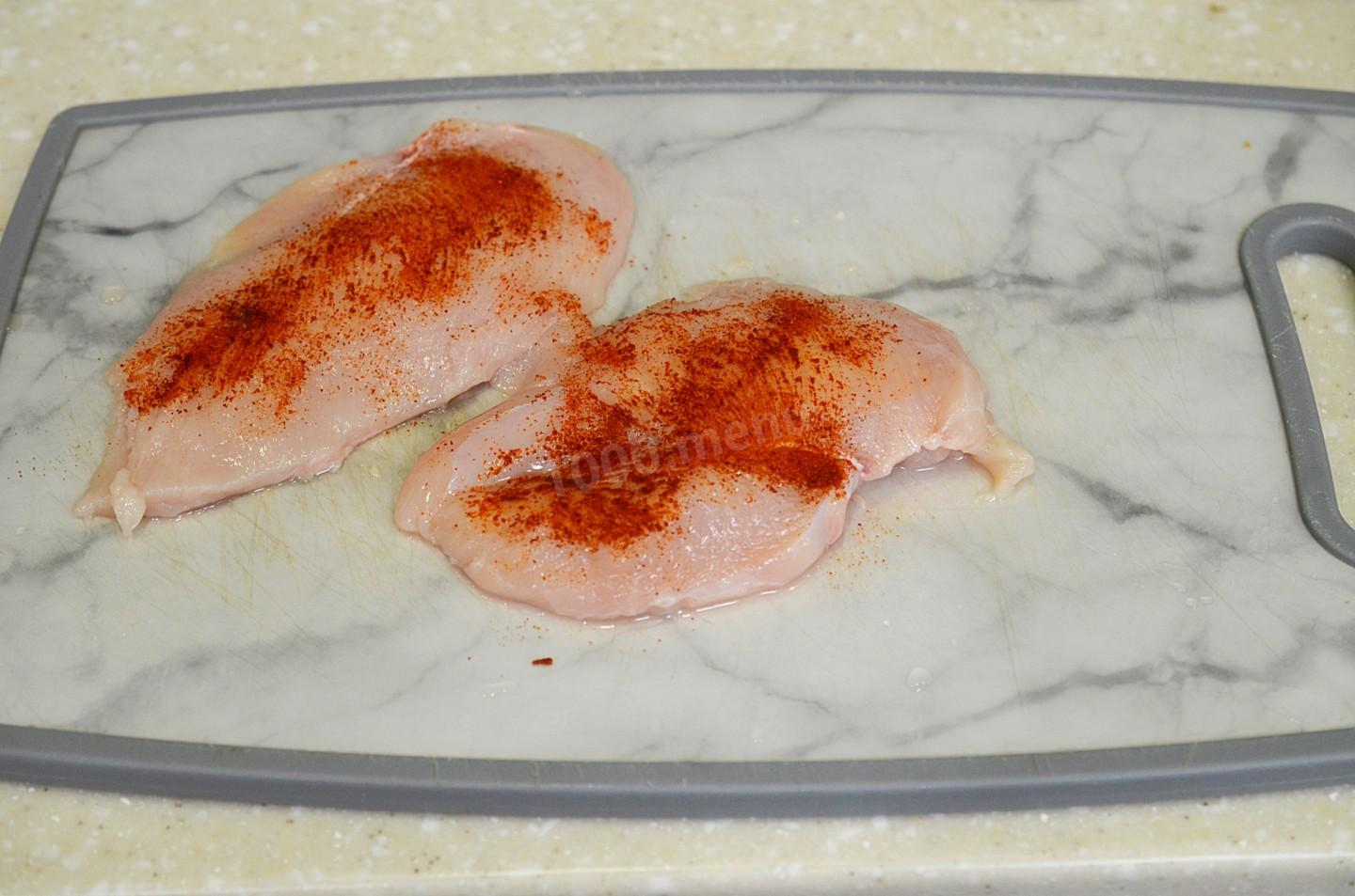 Шаг 5 приготовления Сочные куриные грудки на сковороде