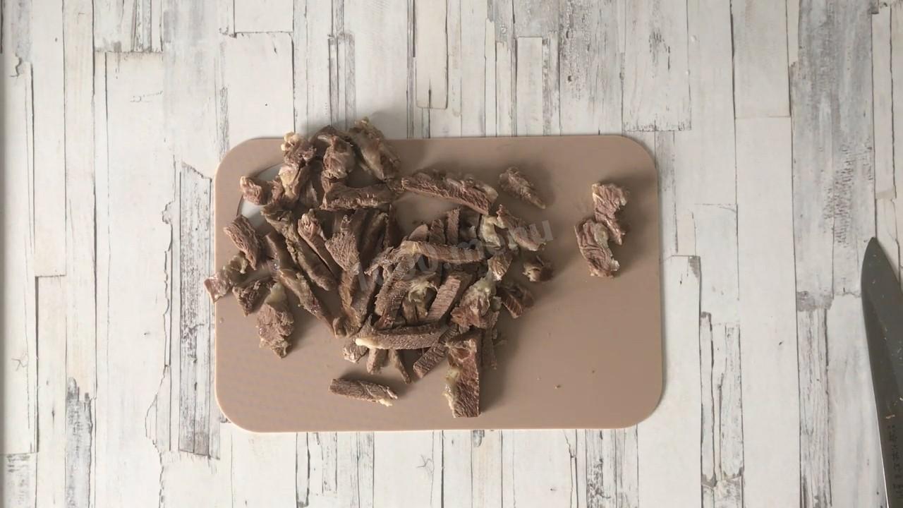 Шаг 3 приготовления Салат с говядиной и грибами