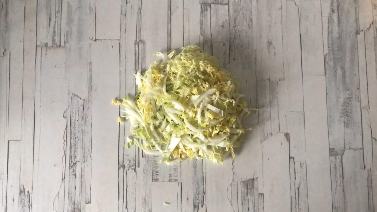 Шаг 2 приготовления Салат с пекинской капустой и горошком из индейки