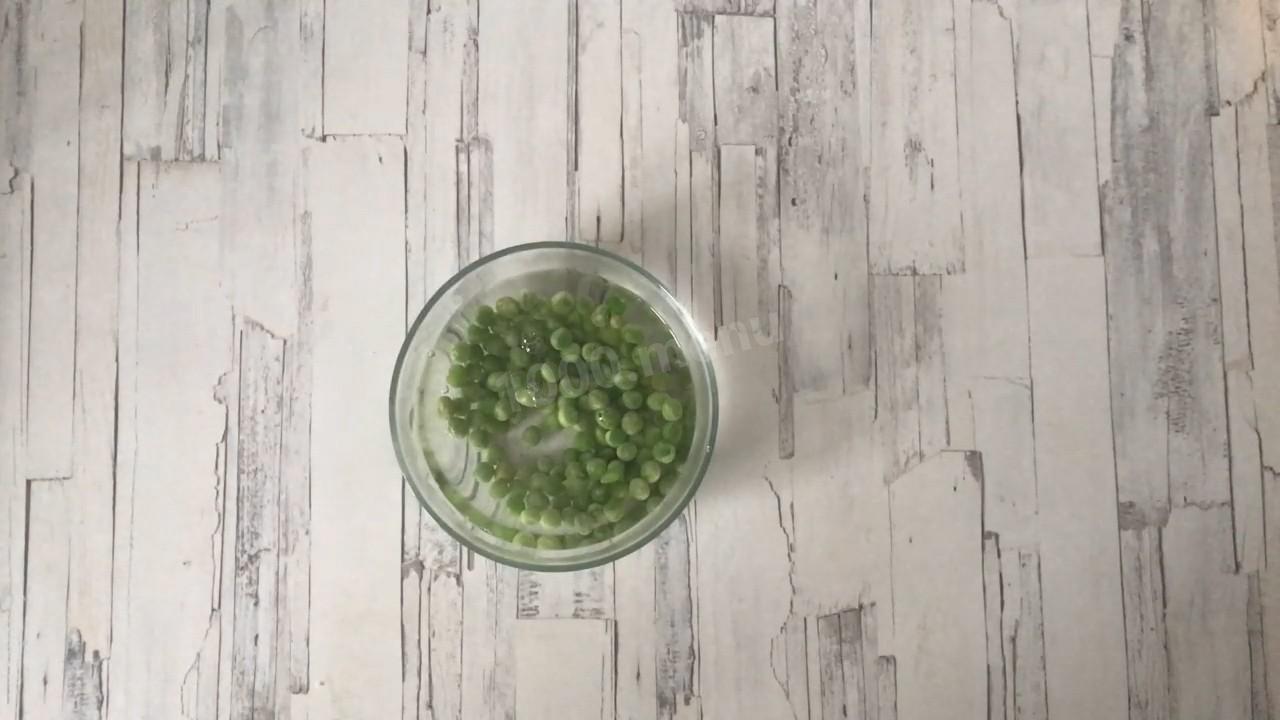 Шаг 4 приготовления Салат с пекинской капустой и горошком из индейки