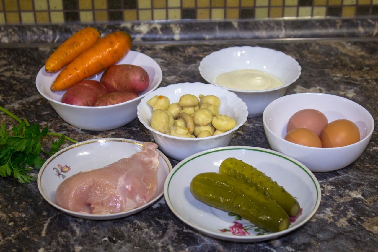 Шаг 1 приготовления Салат Грибная поляна с курицей