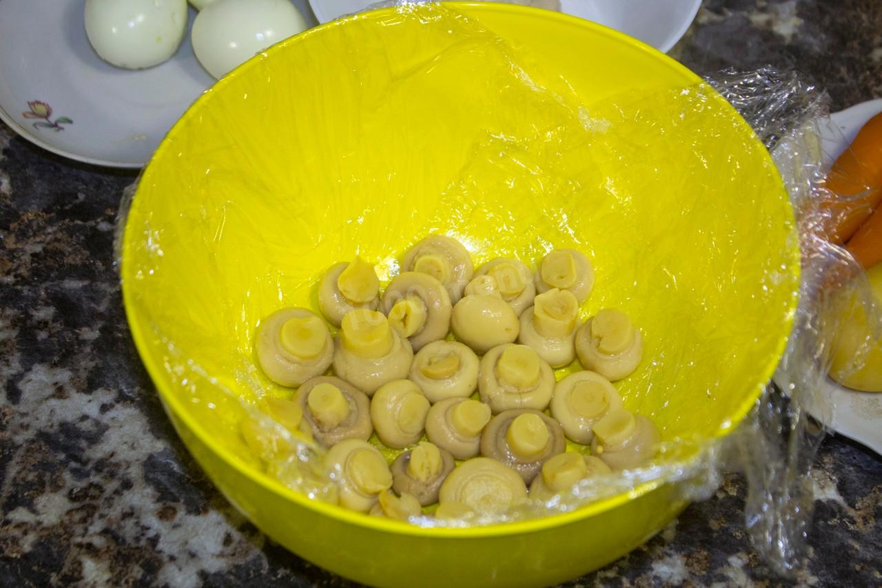 Шаг 4 приготовления Салат Грибная поляна с курицей