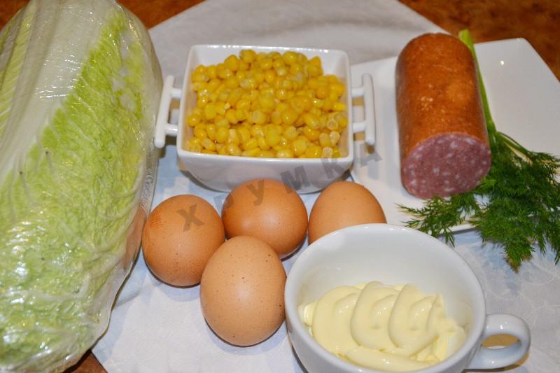 Шаг 1 приготовления Салат с капустой пекинской и колбасой копченой