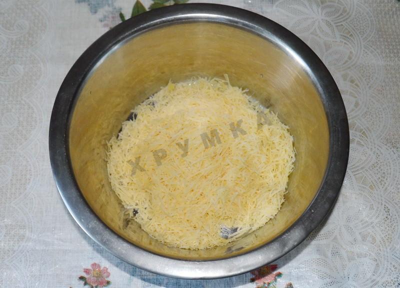Шаг 4 приготовления Салат Гурман с курицей и грибами
