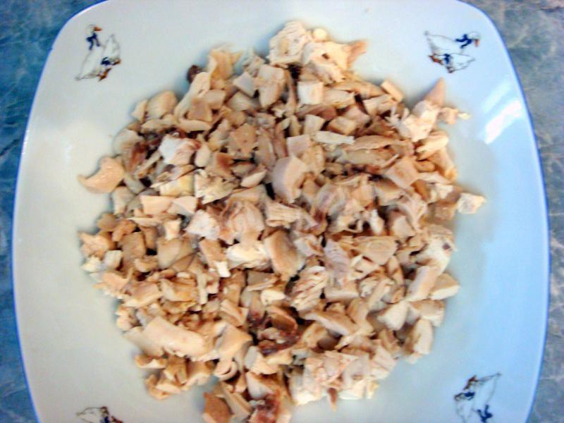 Шаг 1 приготовления Салат из куриного филе, сыра и яиц