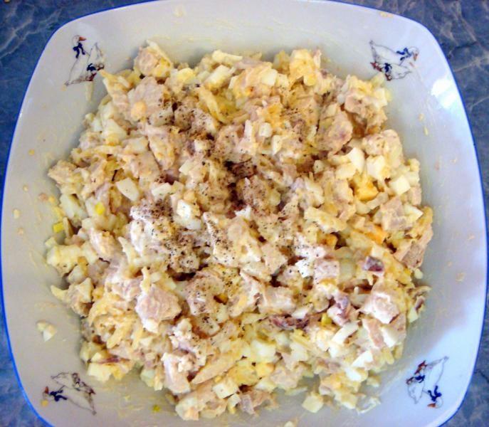 Шаг 9 приготовления Салат из куриного филе, сыра и яиц
