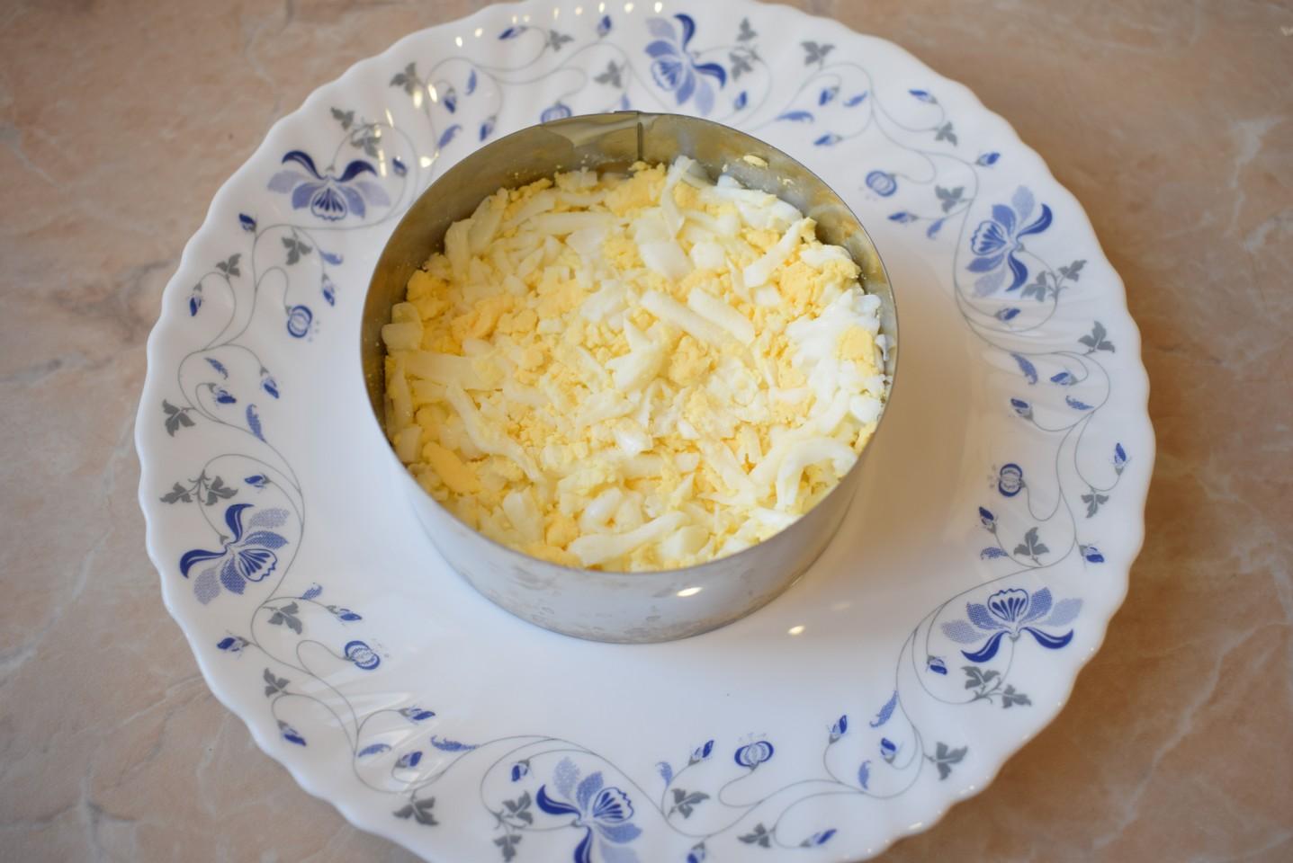 Шаг 5 приготовления Салат с консервированными ананасами и курицей