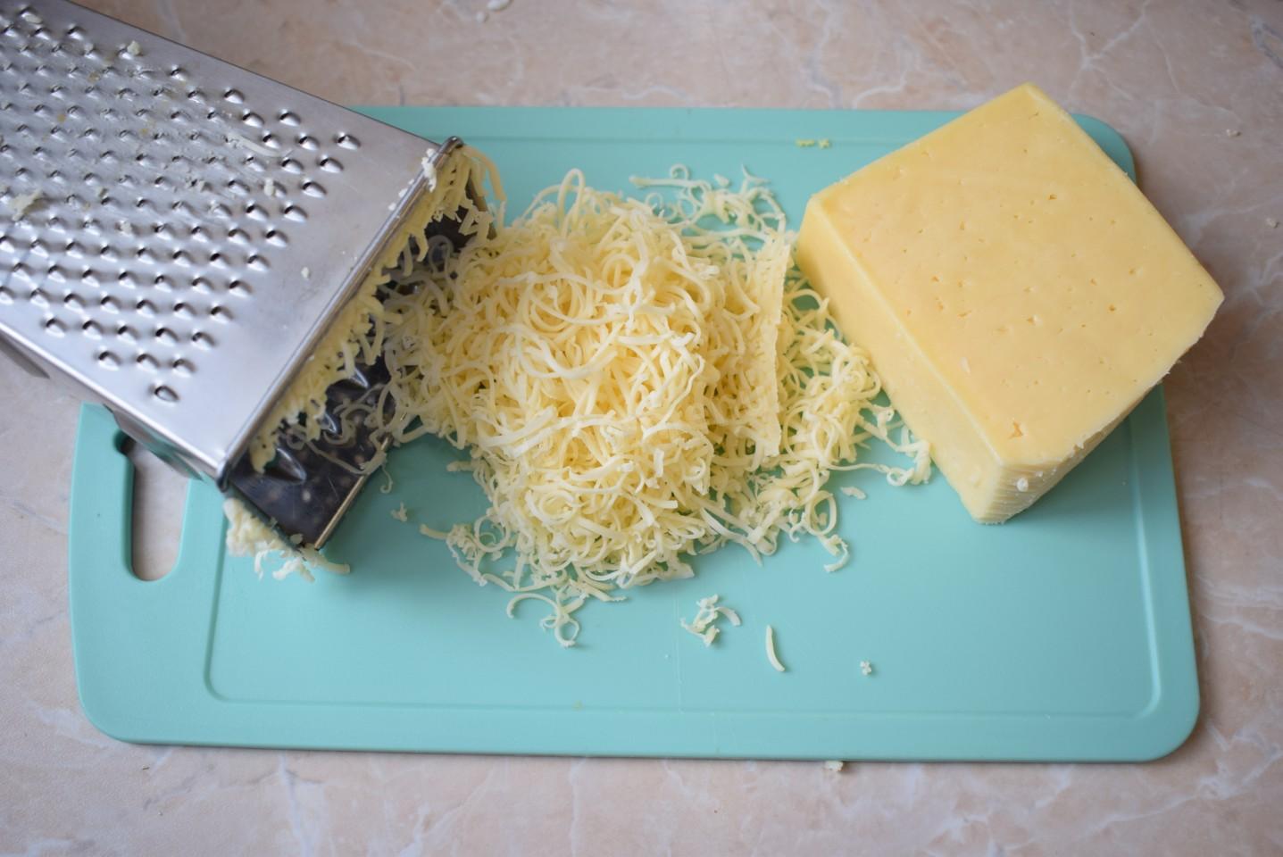 Шаг 7 приготовления Салат с консервированными ананасами и курицей