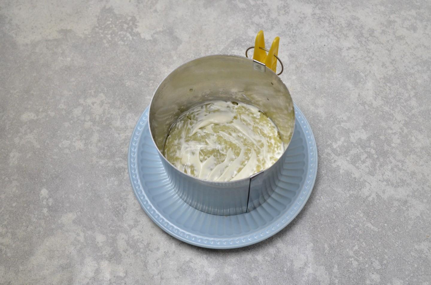 Шаг 2 приготовления Салат с копченой курицей и черносливом