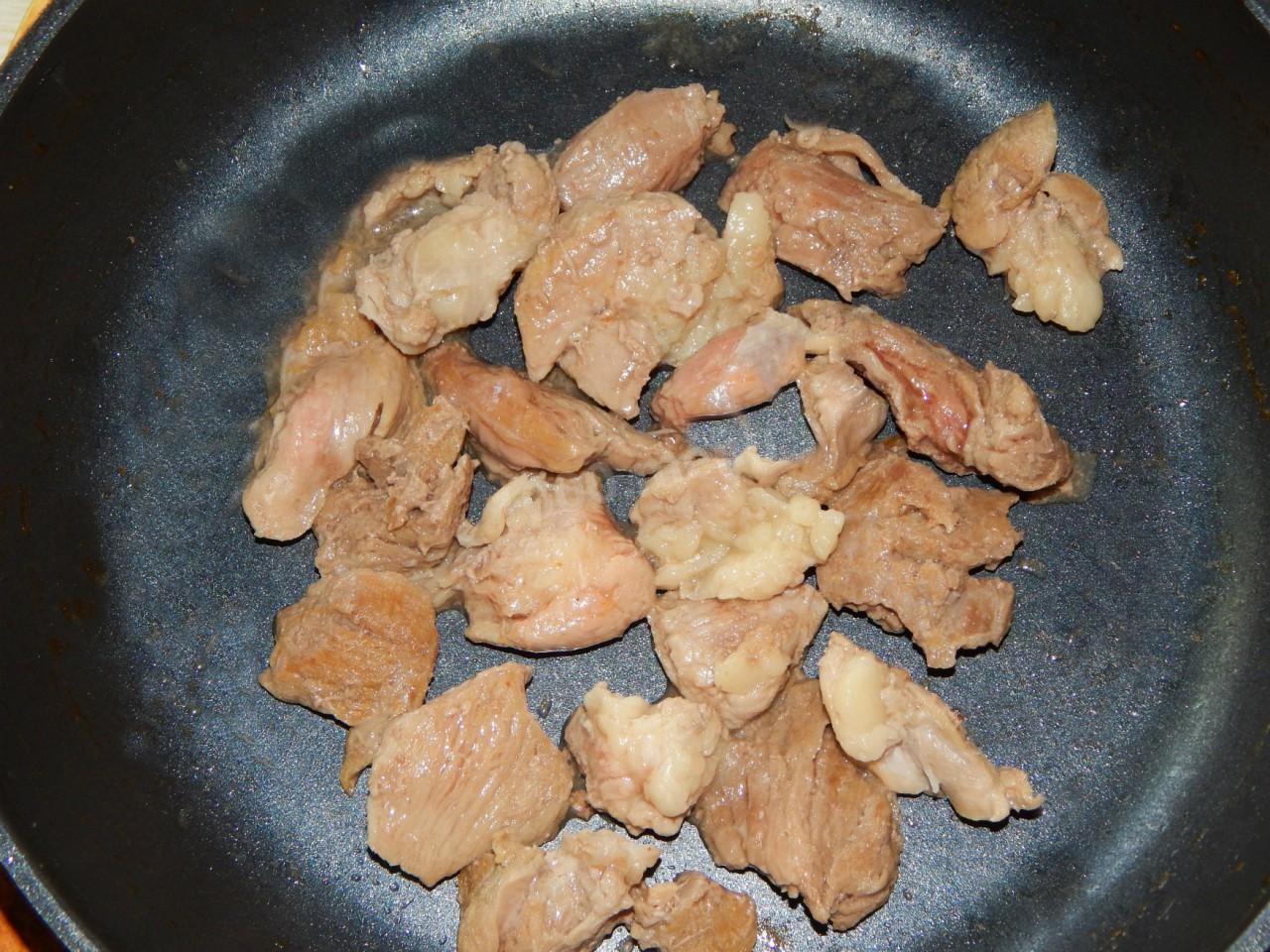 Шаг 1 приготовления Мясной салат с говядиной