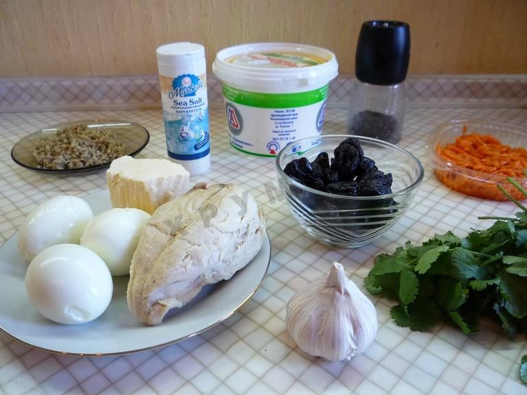 Шаг 1 приготовления Салат Марсель с черносливом