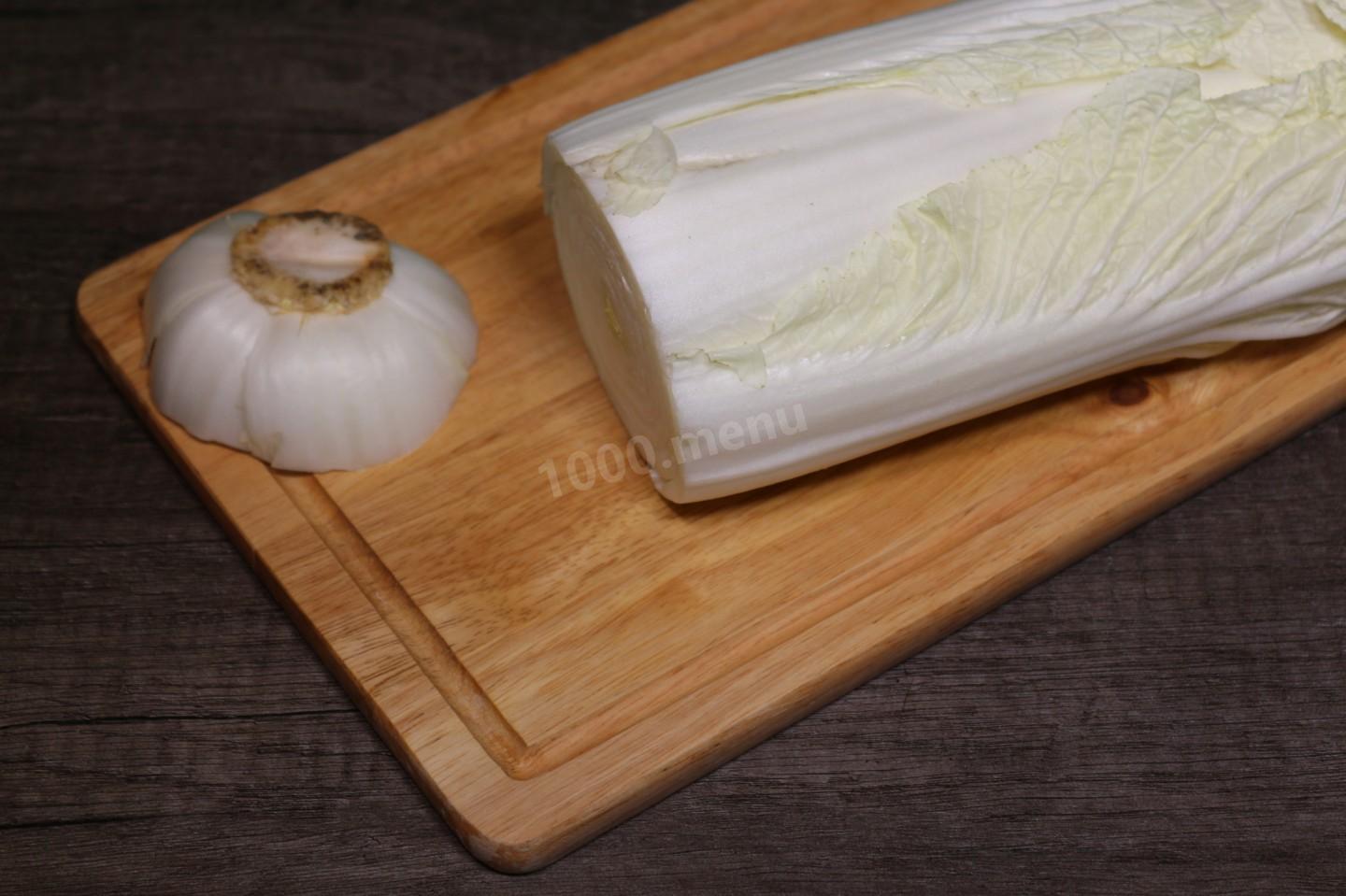 Шаг 1 приготовления Салат из пекинской капусты с оливковым маслом и кукурузой