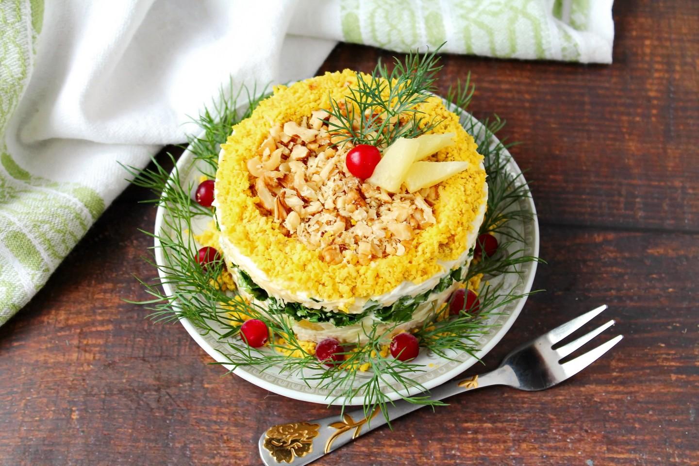 Шаг 12 приготовления Салат курица ананас сыр яйца грецкий орех сыр