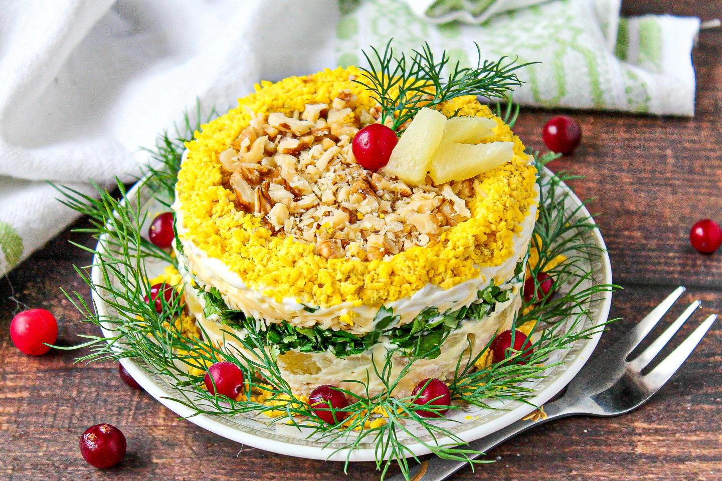 Обложка рецепта Салат курица ананас сыр яйца грецкий орех сыр
