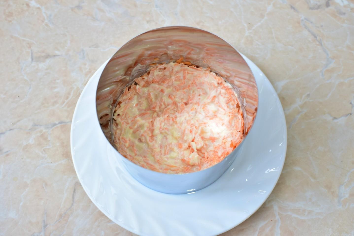 Шаг 6 приготовления Салат с гранатами грецкими орехами и курицей