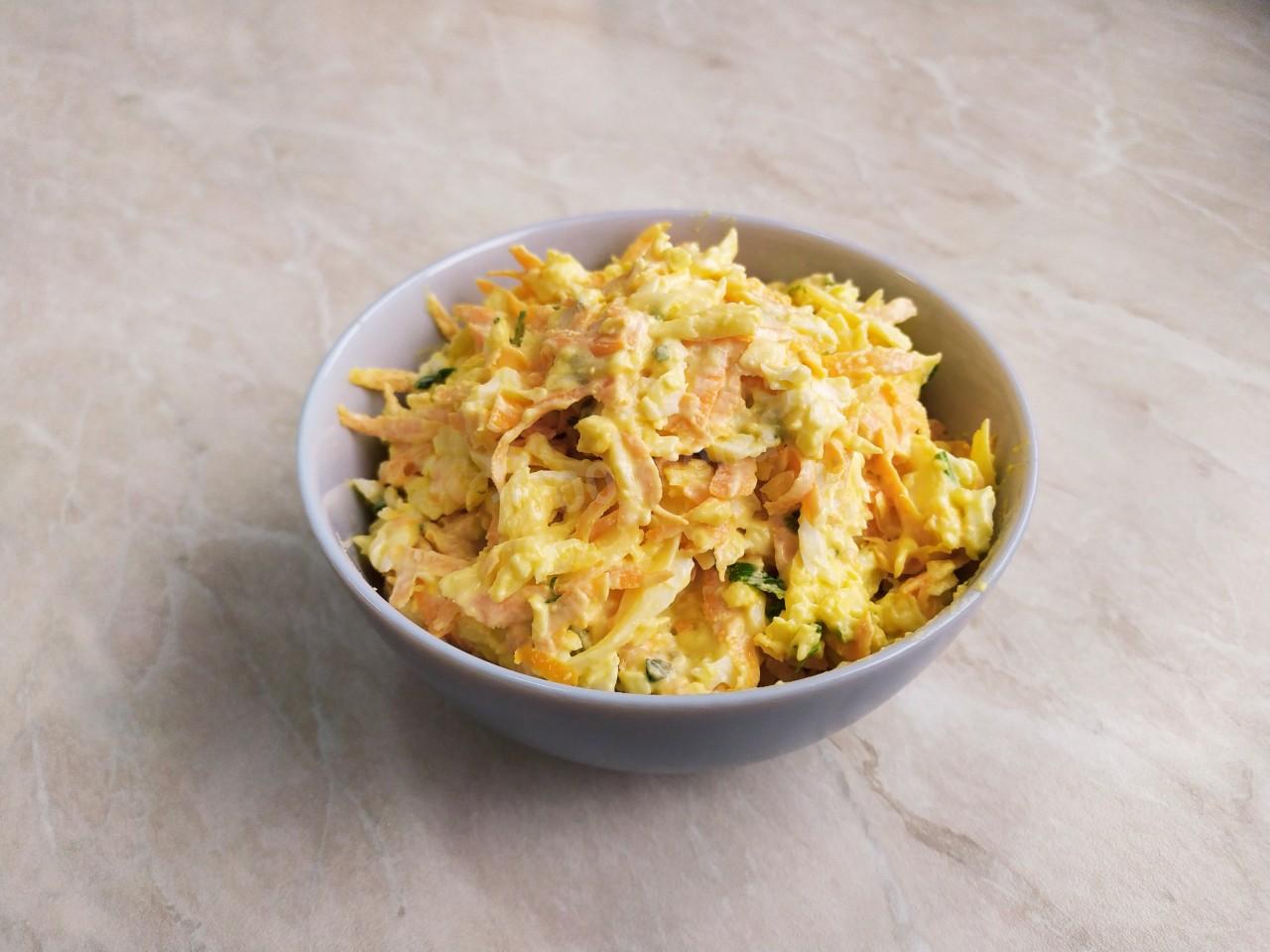 Шаг 9 приготовления Салат морковь с сыром яйцом и чесноком