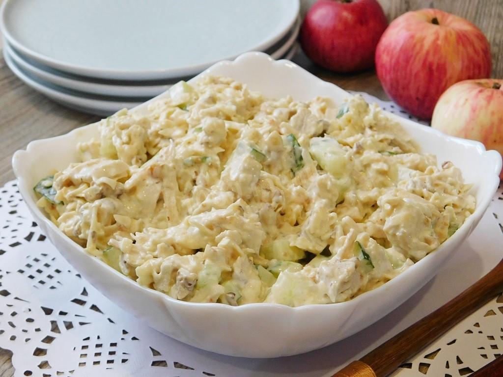 Обложка рецепта Салат грецкий орех с копченой курицей