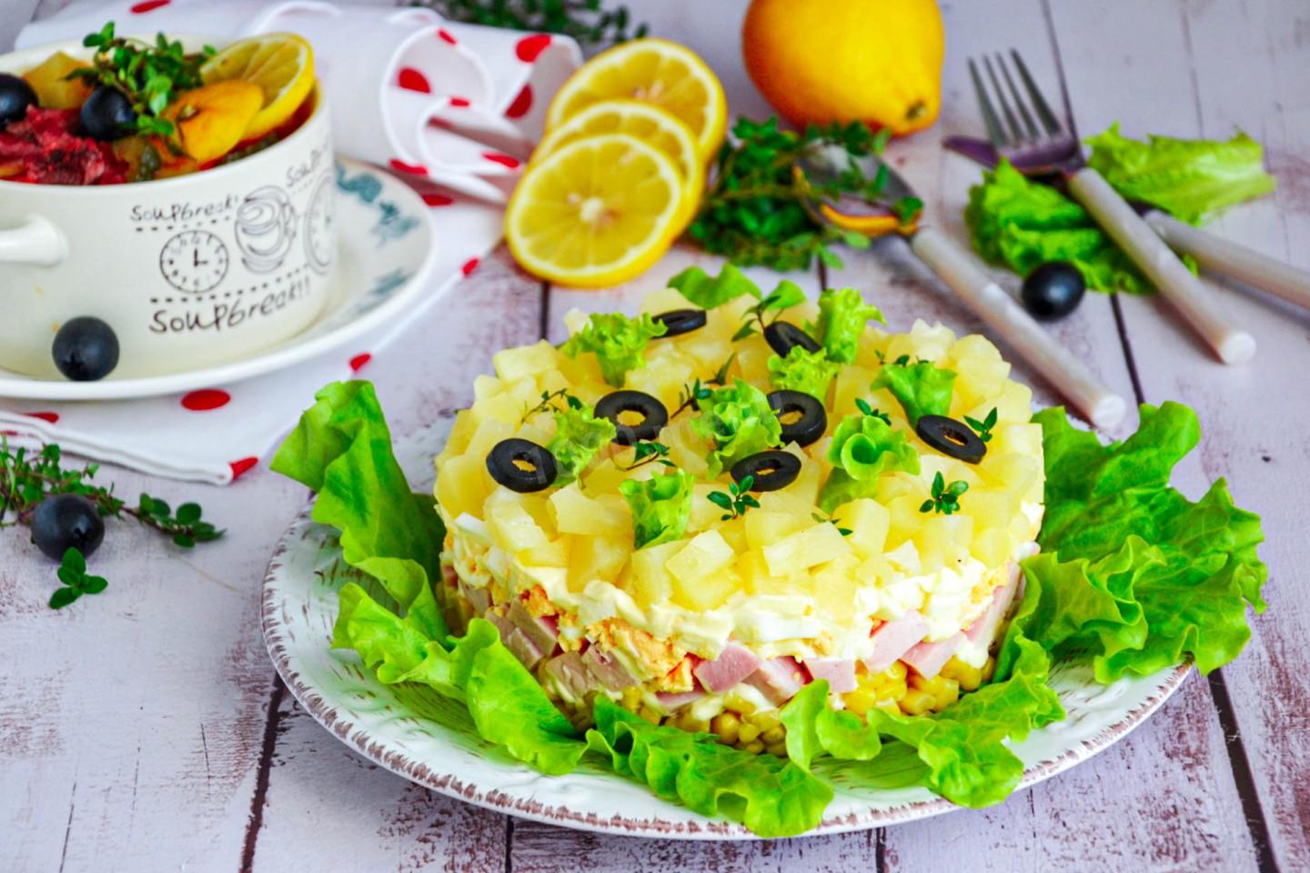 Обложка рецепта Салат Вкусняшка с ананасами