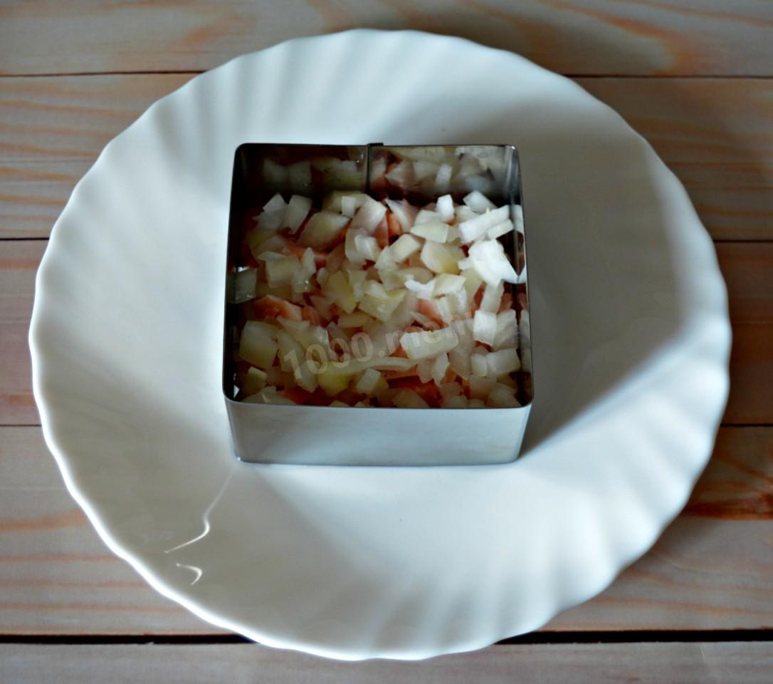 Шаг 8 приготовления Салат жареные грибы с яйцом и курицей