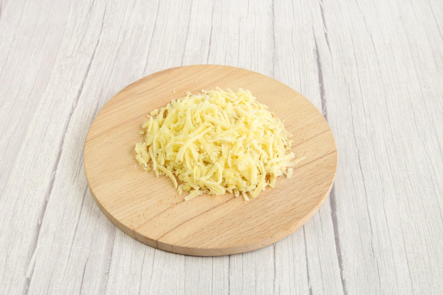 Шаг 2 приготовления Салат Белый лебедь с копченой курицей