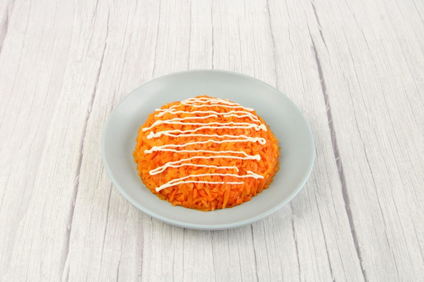 Шаг 7 приготовления Салат Белый лебедь с копченой курицей