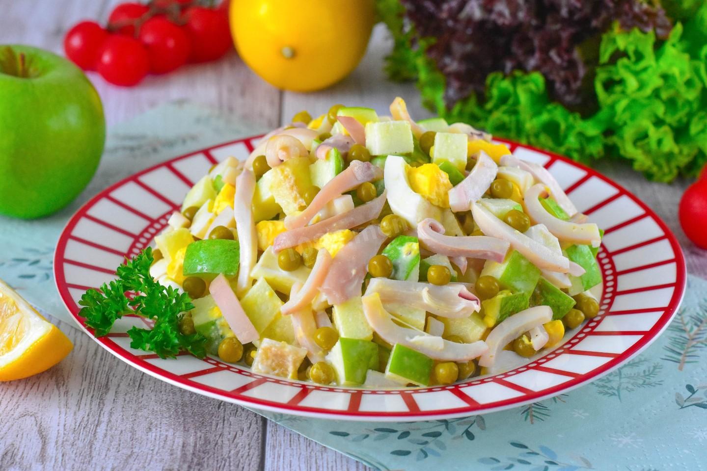 Обложка рецепта Салат с кальмарами яблоком и яйцом
