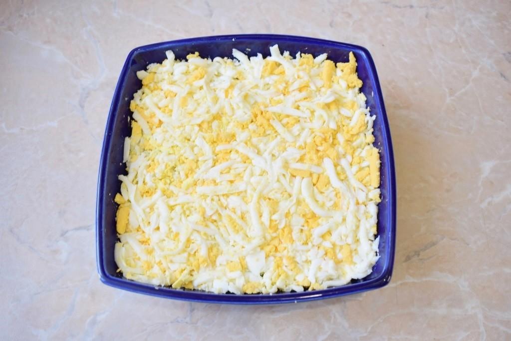Шаг 5 приготовления Салат с курицей черносливом огурцом и сыром
