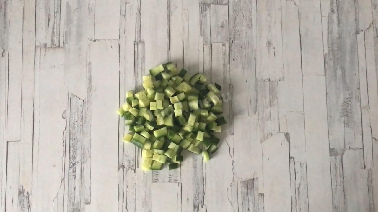 Шаг 4 приготовления Салат Оливье с креветками
