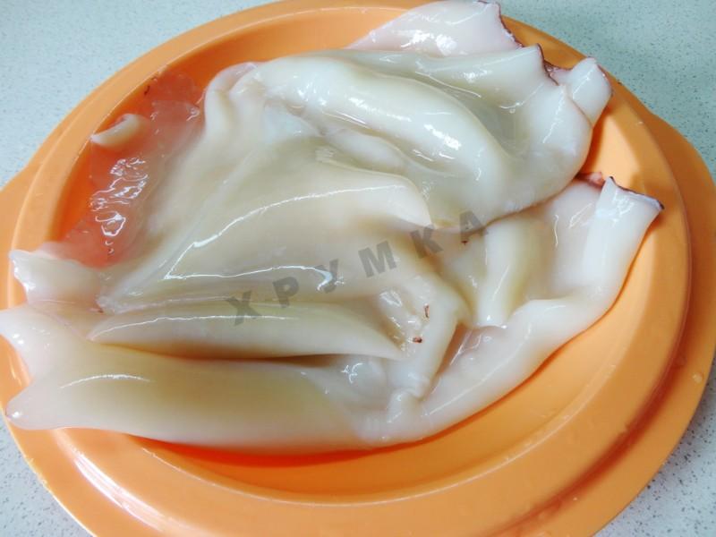 Шаг 2 приготовления Салат с кальмарами и горошком