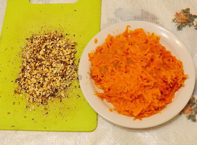 Шаг 3 приготовления Салат с говядиной и гранатами, грецкими орехами