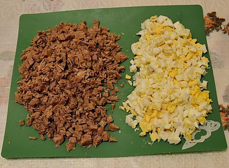 Шаг 4 приготовления Салат с говядиной и гранатами, грецкими орехами