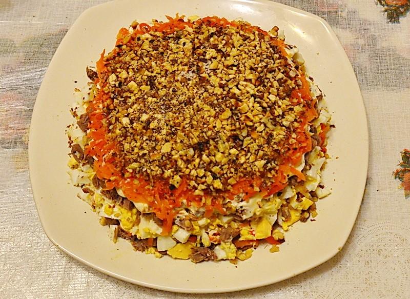 Шаг 9 приготовления Салат с говядиной и гранатами, грецкими орехами